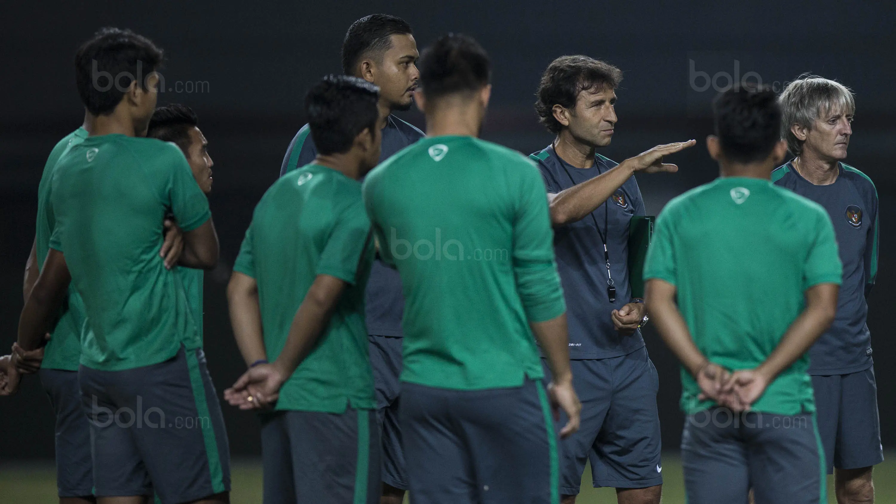  Luis Milla akan kembali membawa timnas Indonesia ber uji coba lawan Suriah dan Guyana. (Bola.com/Vitalis Yogi Trisna)