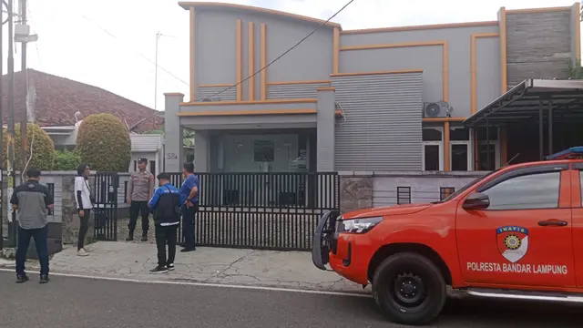Motor kurir paket dicuri maling