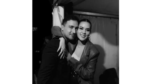 6 Potret Hamish Daud Temani Raisa Manggung, Heboh Bikin Iri