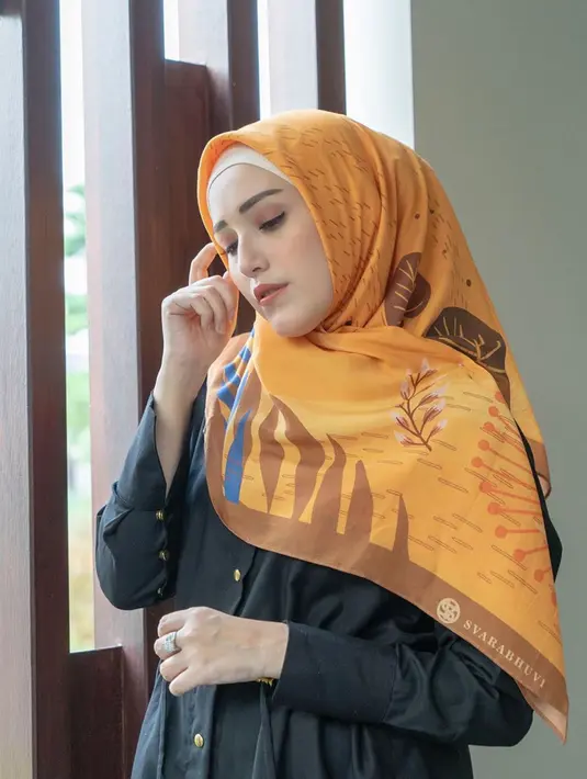 Pernikahan Adelia dan Pasha Ungu dikaruniai 4 orang anak. Meski sudah memiliki anak, tubuh Adelia masih terlihat ramping dan tampak muda. (Liputan6.com/adeliapasha)