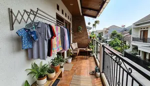 7 Inspirasi Teras Sempit dengan Area Jemuran, Solusi Cerdas untuk Rumah Mungil