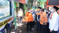 Kalaksa BPBD Jawa Timur Budi Santoso ( tengah) meninjau pelaksanaan  Satuan Pendidikan Aman Bencana di kota Probolinggo ( istimewa)