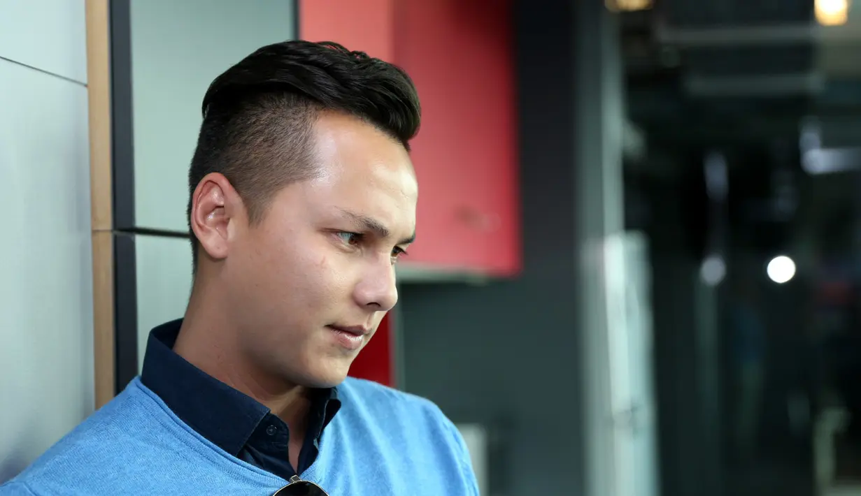 Andhika Pratama sempat bimbang menerima tawaran itu mengingat banyak artis-artis yang lebih pantas melakukan porsinya. (Andy Masela/Bintang.com)