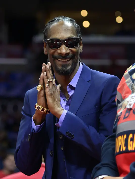 Seperti banyak rapper terkenal, Snoop Dogg dibesarkan dalam kemelaratan. Ia menjual obat-obatan di pada awal karirnya. Tapi setelah beberapa lama di penjara, Snoop Dogg mulai membuat rekaman dengan temannya. (Bintang/EPA)
