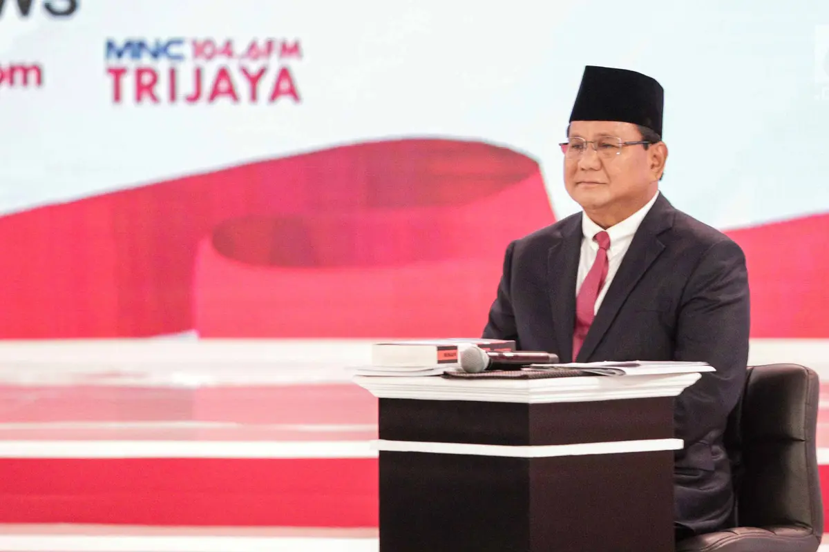 Peluk Hangat Jokowi dan Prabowo Awali Debat Kedua Capres