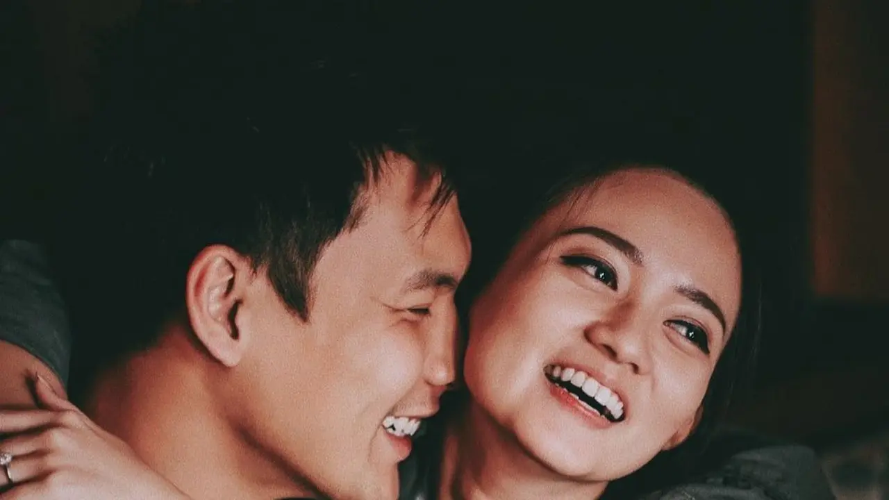 8 Potret Mesra Fendy Chow dan Stella Cornelia, Umumkan Kehamilan Usai 5 Tahun Menikah