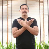 "Saya jadi bapak Brama Kumbara sekarang. Dulu kan sebagai Brama Kumbara, sekarang si Samuel Zylgwyn yang jadi Brama Kumbara. Saya senang pastinya, dari pihak Sinemart mempercayakan saya di sinetron ini," ujar Fendy Pradana. (Adrian Putra/Bintang.com)