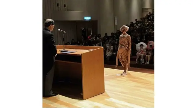 7 Potret Kompak Mahasiswa Jadi Cosplayer di Acara Wisuda, Pakai Atribut Unik