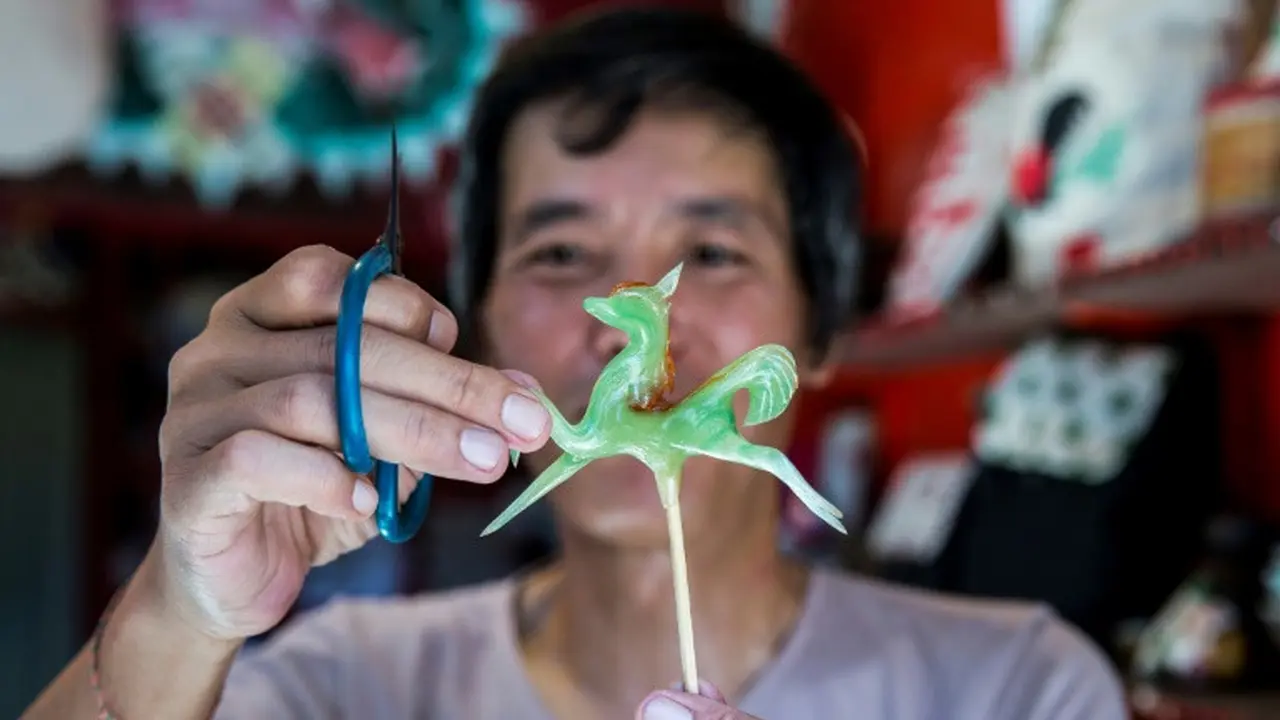 Pemahat Permen Hong Kong, The CandyMan (AFP/Isaac Lawrence)