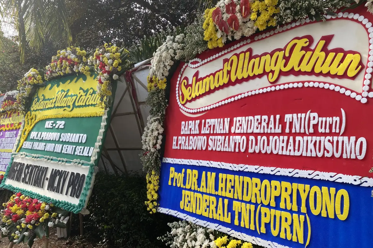 Prabowo Ulang Tahun, Karangan Bunga Membanjiri Kediamannya