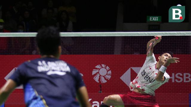 Foto: Bertemu di Perempat Final Indonesia Open 2023, Ini Dia Aksi Anthony Ginting saat Melawan Jonatan Christie
