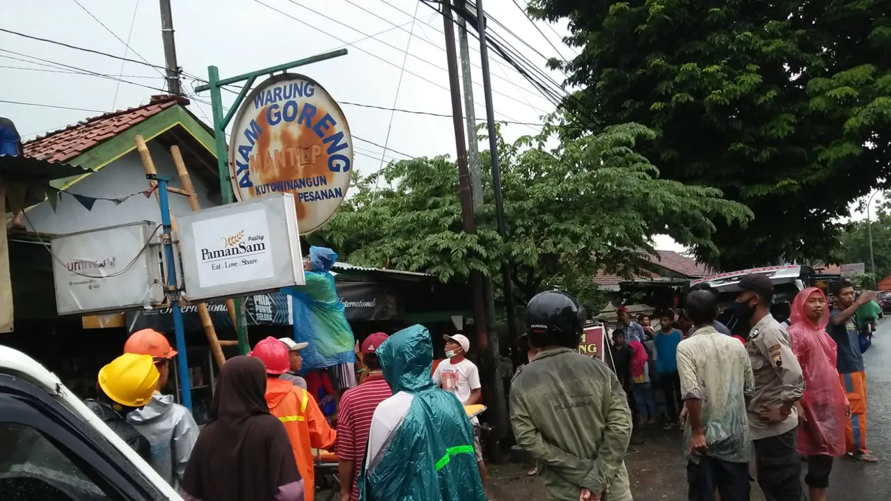 Pria Kebumen meninggal dunia saat memperbaiki atap. (Foto: Liputan6.com/Humas Polres Kebumen)