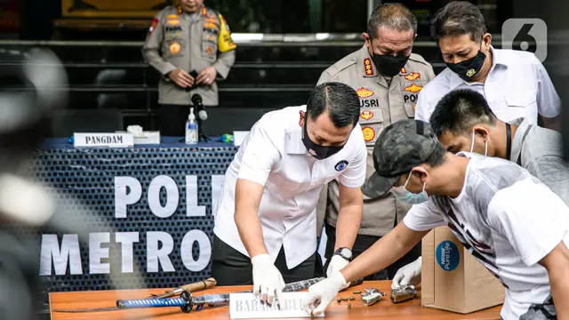 FOTO: Kapolda Metro Jaya dan Pangdam Jaya Beri Keterangan Terkait Penyerangan Petugas