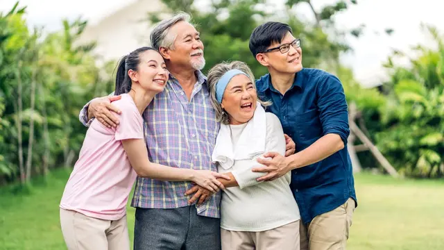 foto keluarga yang menghabiskan waktu bersama