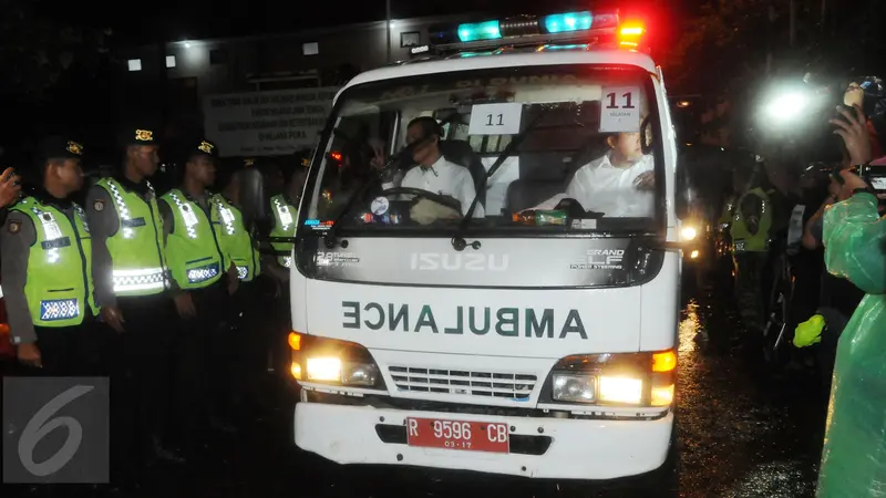 20160729- Ambulans Pembawa Jenazah Terpidana Mati-Nusakambangan-Helmi Afandi-0