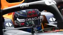 GP Las Vegas baru masuk ke kalender Formula 1 pada musim 2023. Tampak dalam foto, pembalap Red Bull Racing asal Belanda, Max Verstappen duduk di garasi selama sesi latihan pertama untuk Grand Prix Formula 1Las Vegas pada 21 November 2024, di Las Vegas, Nevada. (Patrick T. Fallon/AFP)
