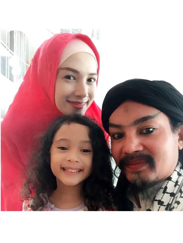 6 Pesona Benazir Istri Muda Limbad yang Dikabarkan Gugat Cerai