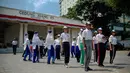 Suasana latihan untuk upacara peringatan HUT RI ke-69 di Gedung Joang 45, Jakarta, Kamis (14/8/14). (Liputan6.com/Faizal Fanani)