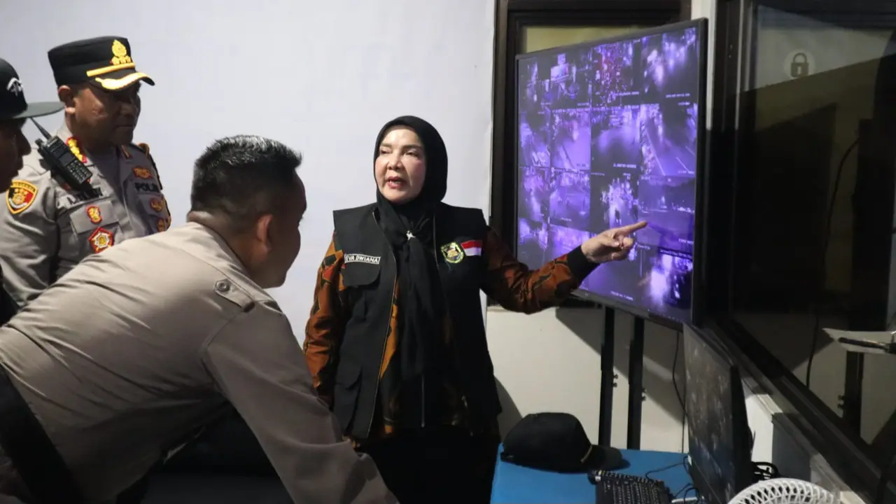 Walikota Bandar Lampung, Eva Dwiana meninjau posko terpadu pengamanan dan pelayanan Lebaran. Foto : (Istimewa).