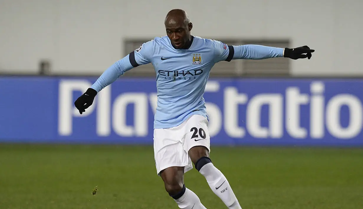 2. Bek muda asal Prancis, Eliaquim Mangala, pada awal musim lalu rencananya akan dipinjamkan ke Valencia. Citizens kemungkinan akan melepasnya karena tidak sesuai dengan kriteria bek idaman Guardiola. (AFP/Yuri Kadobnov)