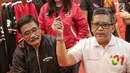 Sekretaris TKN Jokowi-Ma'ruf, Hasto Kristiyanto dan politikus PDIP Djarot Saiful Hidayat memberi keterangan saat jumpa pers, Jakarta, Selasa (29/1).Tim Nasional pasangan Jokowi-Ma'ruf memberi apresiasi kepada Liliyana Natsir. (Liputan6.com/Faizal Fanani)