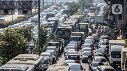 Strategi ini mengakibatkan banyak warga terganggu kenyamanannya. Karena itu, Polri meminta maaf kepada warga terkait hal tersebut. (Liputan6.com/Faizal Fanani)