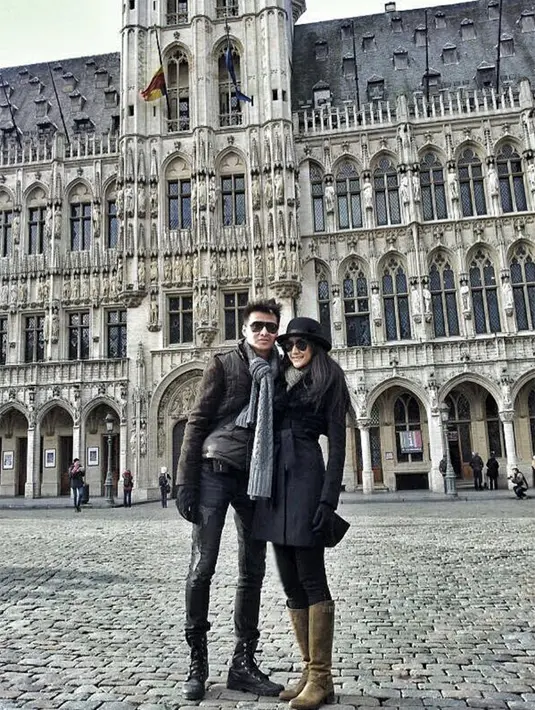 "Alasan menikah di Pontianak, karena orang tua saya di sana. Alhamdulillah, semuanya diperlancar dan dipermudah serta berjalan khidmat," tegas Zora. (dok. Pribadi)