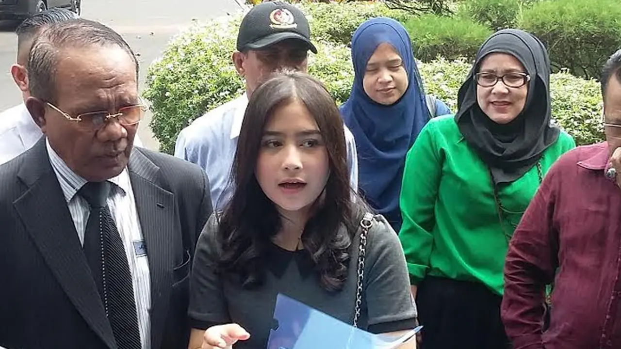 Prilly Latuconsina