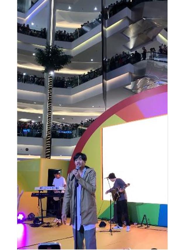 Tampil Perdana Setelah 3 Tahun, Ini 6 Potret Aksi Panggung Sheila On 7 di Kokas