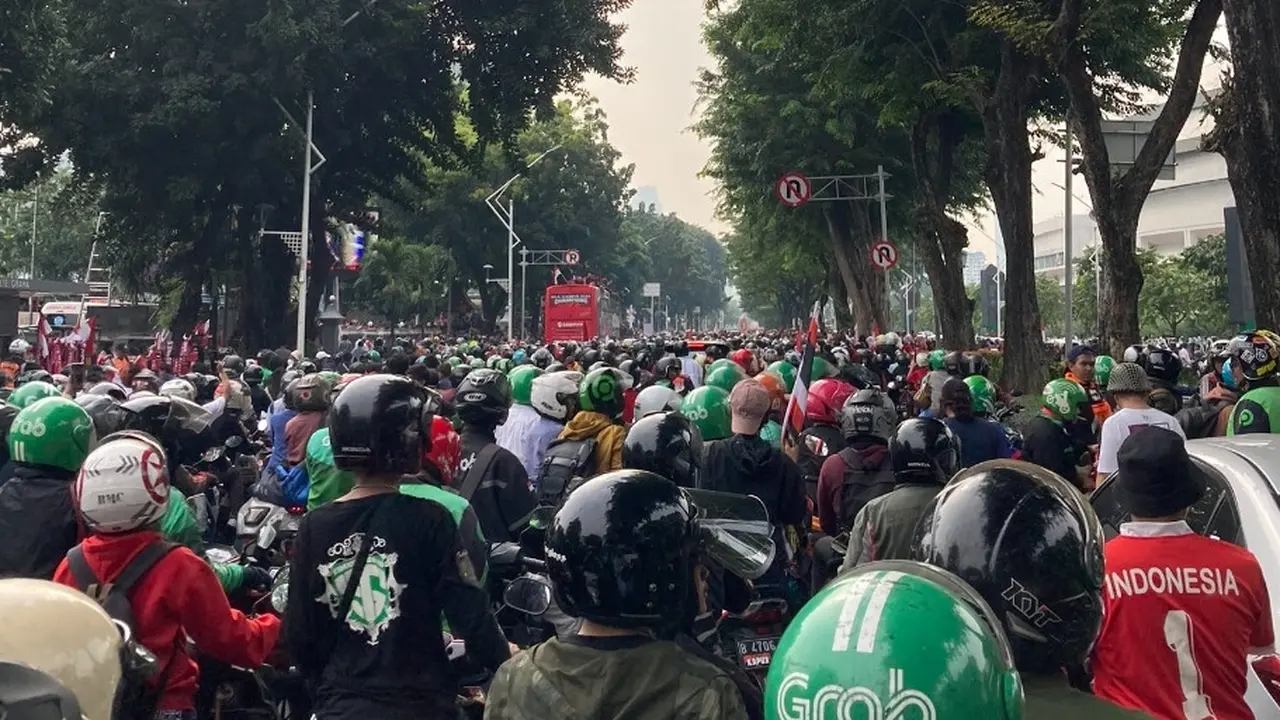 Arak-Arakan Timnas Indonesia dan Peraih Emas SEA Games 2023 di Hari Kerja Bikin Macet, Warganet: Kenapa Enggak Akhir Pekan Aja, Sih?