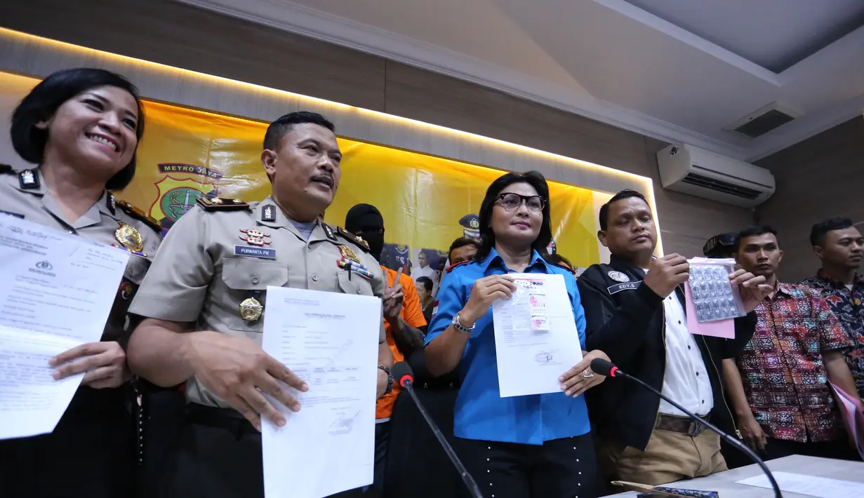 Pemeran Indro dalam film Warkop DKI Reborn: Jangkrik Boss! itu dijerat dengan UU psikotropika tahun 1997 pasal 62, dan terancam kurungan selama lima tahun dan denda 100 juta. (Adrian Putra/Bintang.com)