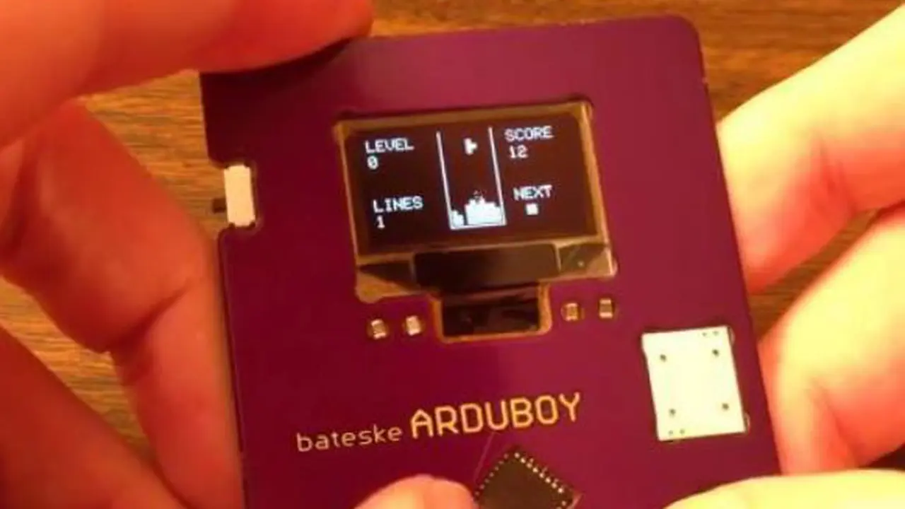 Inilah Gameboy Terkecil di Dunia, Seukuran Kartu Kredit