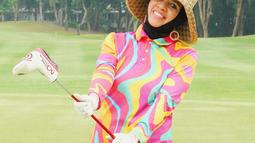 Dalam akun Instagram pribadinya, Geni Faruk juga diketahui beberapa kali mengukuti turnamen golf. Bahkan, ia juga berhasil membawa pulang piagam dari turnamen yang diikuti. (Liputan6.com/IG/@genifaruk)