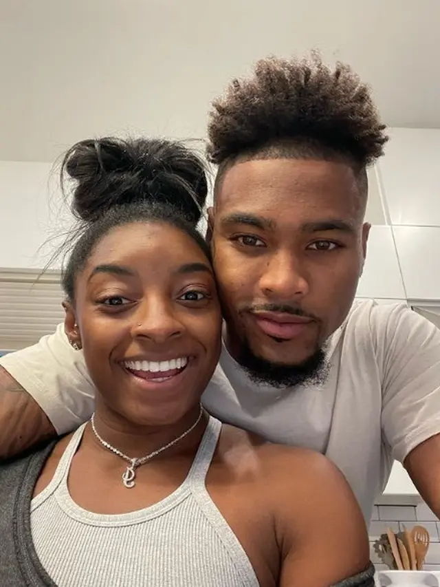 Simone Biles dan Jonathan Owens