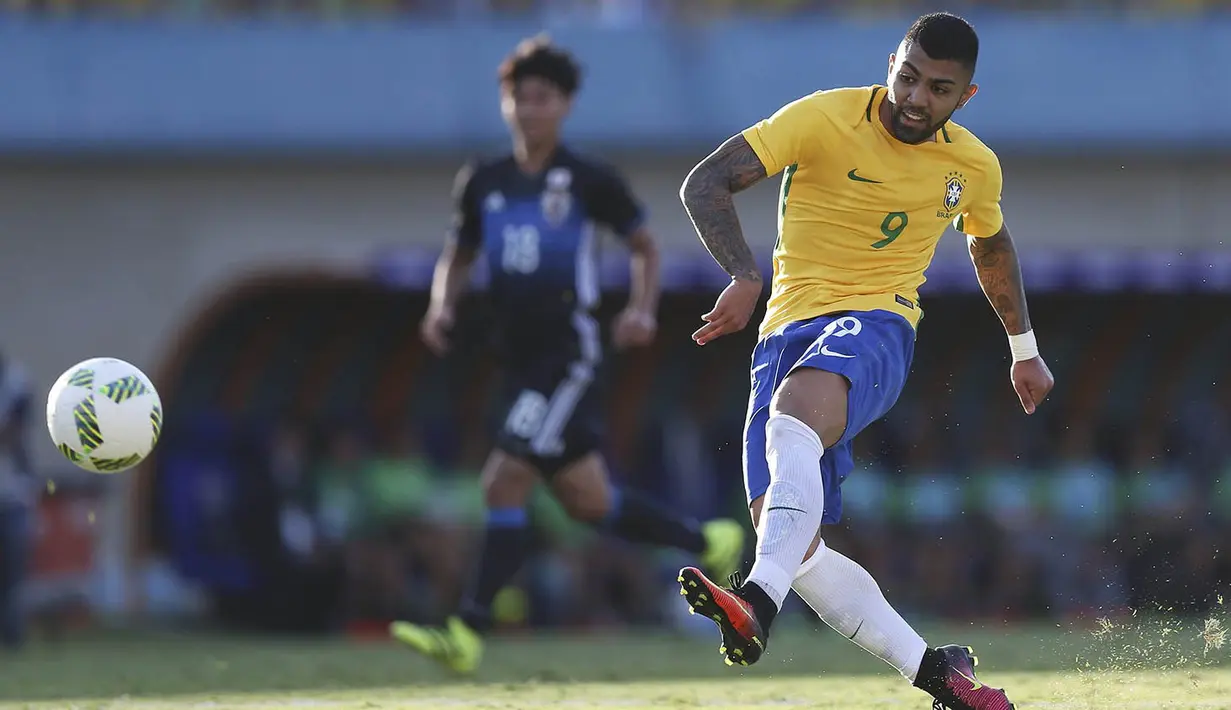 2. Gabriel Barbosa, Presiden Santos, Modesto Roma, mengaku jika bintang mudanya ini ditawar oleh MU. Menurut Goal, selain Setan Merah, sejumlah klub Liga Inggris seperti Chelsea dan Leicester juga berniat mendatangkannya. (Reuters/Ueslei Marcelino)