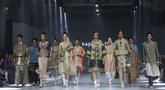 Foto 1: Para model memeragakan busana fesyen Danny Satriadi pada panggung gelaran mode Jakarta Fashion Week (JFW) 2026 di City Hall, Pondok Indah Mall 3, Jakarta, Rabu (29/10/2025). (Kapanlagi.com/Budy Santoso)