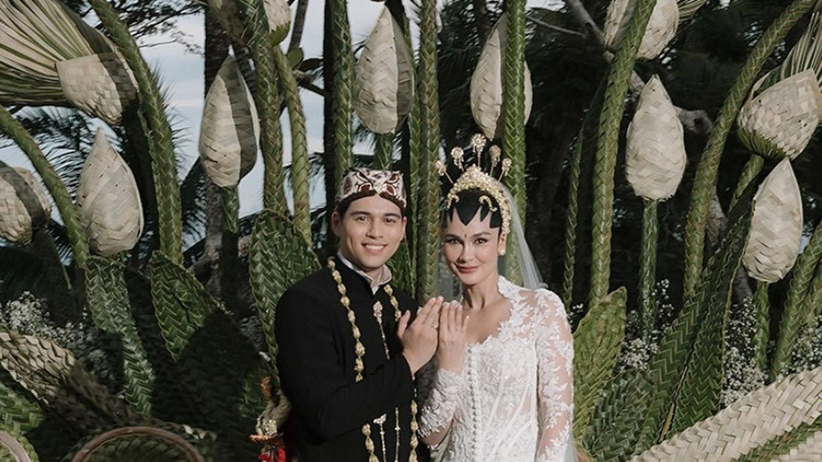 Menikah di Usia 41, Tiga Kebaya Pilihan Luna Maya saat Prosesi Siraman, Midodareni, hingga Akad Nikah Membuatnya Manglingi