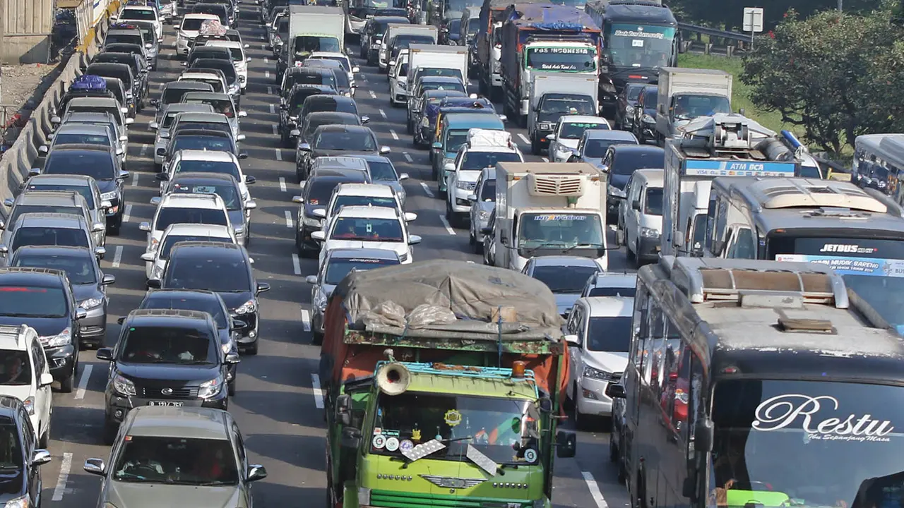 Contraflow Dibuka, Tol Jakarta-Cikampek Tetap Macet