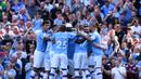 Para pemain Manchester City merayakan gol yang dicetak Riyad Mahrez ke gawang Watford pada laga Premier League di Stadion Etihad, Manchester, Sabtu (21/9). City menang 8-0 dari Watford. (AFP/Oli Scarff)