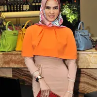 Angel Lelga mengaku kalau dirinya juga menggunakan busana non-branded. (Fathan Rangkuti/Bintang.com)