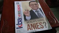 Satu eksemplar tabloid KBA News Paper berisi profil dan klaim prestasi Anies Baswedan yang diterima seorang jamaah masjid di Kota Malang yang diterima usai ibadah salat Jumat (Liputan6.com/Zainul Arifin)&nbsp;&nbsp;