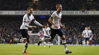 Pemain Tottenham Hotspur, Harry Kane merayakan gol bersama rekannya, Dele Alli pada lanjutan Liga Premier Inggris di White Hart Lane, London, Minggu (22/11/2015).  (Reuters/Matthew Childs)
