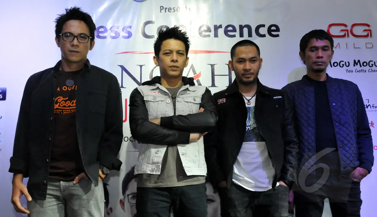 Grup band NOAH berfoto bersama usai menggelar jumpa pers di Hard Rock Cafe, Jakarta, Senin (16/3/2015). NOAH segera bertolak ke Amerika Serikat untuk menggelar tur konser bertajuk ‘US Tour 2015’ mulai 24 Maret 2015 mendatang. (Liputan6.com/Panji Diksana)