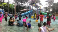 Suasana di The Jungle Waterpark, Bogor, yang dipenuhi pengunjung di hari terakhir libur Lebaran, Minggu (2/7/2017). (Liputan6.com/Achmad Sudarno).