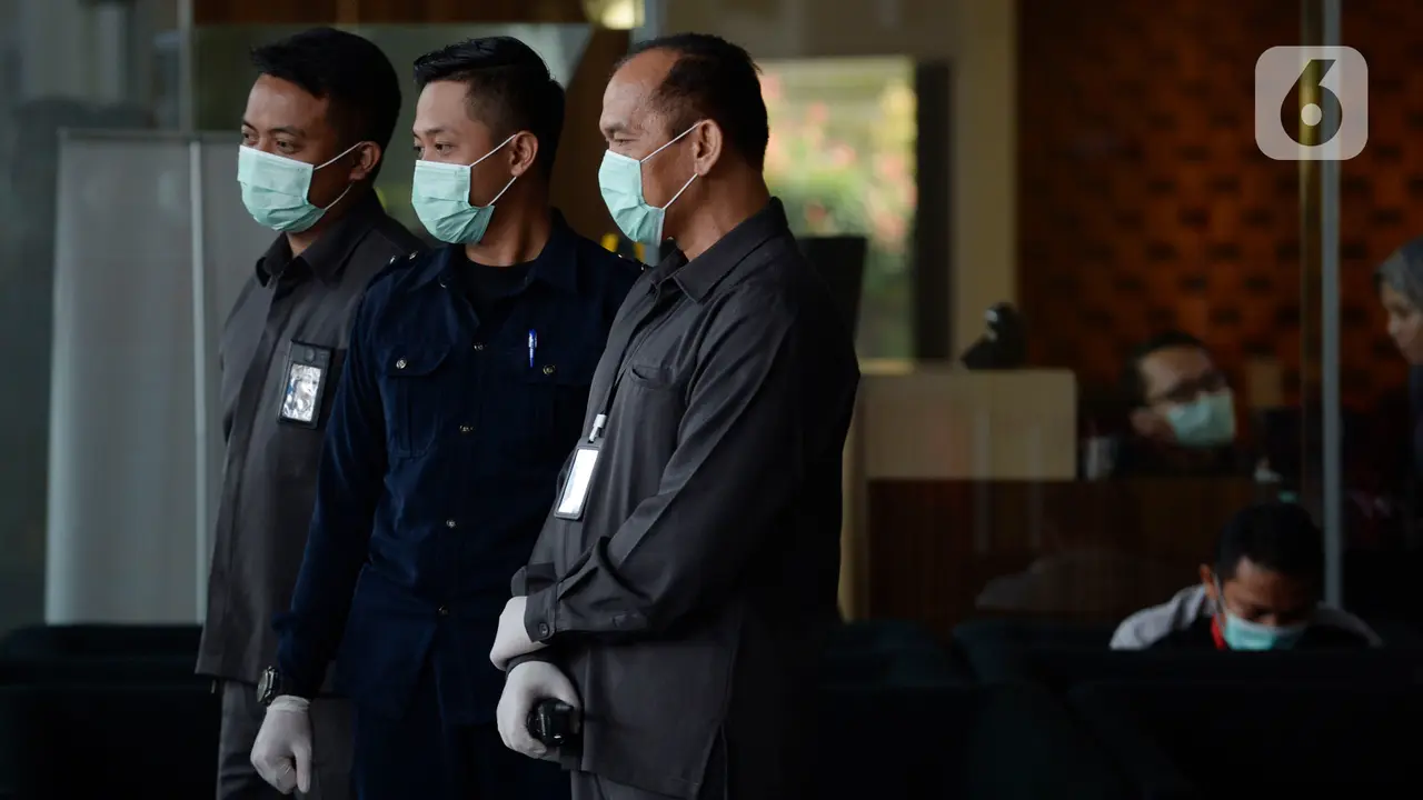 Cegah Corona, Pegawai KPK Pakai Masker dan Sarung Tangan