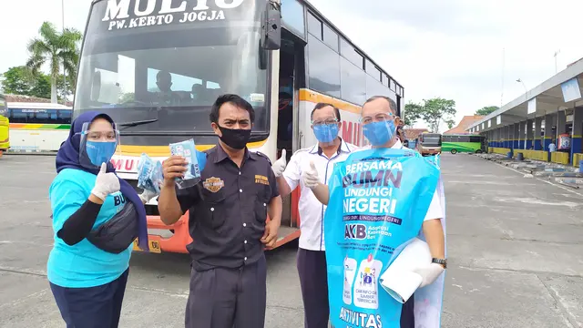 Bagikan 1500 Masker, Damri Purworejo dan BUMN ajak Milenial Perangi Covid-19