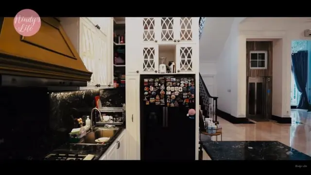 Menengok Dapur Nindy Ayunda yang Mewah dan Bergaya Klasik