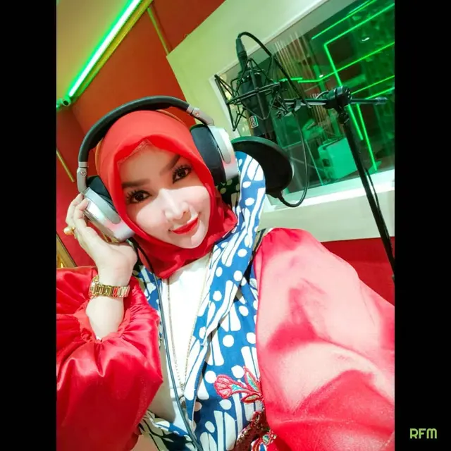 Akui Akan Segera Menikah, Ini 6 Potret Terbaru Roro Fitriani
