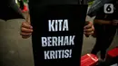 <p>Anggota Jaringan Solidaritas Korban untuk Keadilan (JSKK) melakukan Aksi Kamisan ke-795 di seberang Istana Merdeka, Jakarta, Kamis (16/11/2023). Dalam aksi tersebut, mereka meminta menghentikan kriminalisasi dan segala bentuk serangan terhadap pembela HAM sekaligus menyoroti proses persidangan kepada dua pembela HAM, Haris Azhar dan Fatia Maulidiyanti, yang dikriminalisasi semata-mata karena menyampaikan kritikan terhadap pejabat publik. (Liputan6.com/Faizal Fanani)</p>