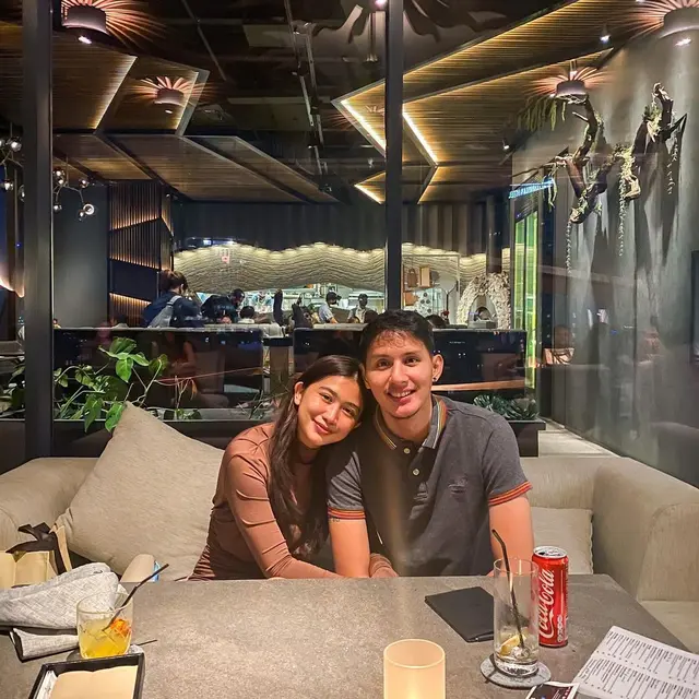 Setahun Pacaran, Ini 6 Potret Mesra Daniel Wenas dan Josephine Firmstone